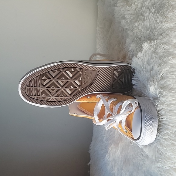 Converse Chuck Taylor All Star HI  Style: A09970C Women's US 8 - Picture 4 of 4